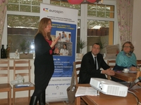 Na zdjęciu: mgr inż. Małgorzata Matyka (trener), prof. dr hab. Tomasz Bączek (prorektor ds. nauki), mgr Izabela Kowalczyk (trener, GUMed).