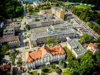 Widok na Gdański Uniwersytet Medyczny i Uniwersyteckie Centrum Kliniczne z lotu ptaka 