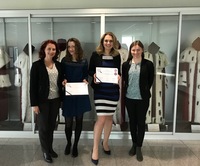 Laureatki_I_i_II_miejsca_na_konferencji_WUM_wraz_z_opiekunami_koła.jpeg