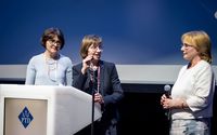 Przyznanie_Nagrody_przez_Prezesa_PTD_prof._Dorotę_Zozulińską-Zubkiewicz.jpg