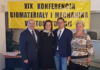 od lewej: prof. Jacek Kasperski (kierownik Katedry Protetyki i Materiałoznawstwa Stomatologicznego ŚUM), dr hab. Anna Starzyńska, prof. GUMed (kierownik Zakładu Chirurgii Stomatologicznej GUMed), dr hab. inż Grzegorz Chladek, prof. PŚ (Katedra Materiałów Inżynierskich i Biomedycznych, Politechnika Śląska), dr hab. Małgorzata Pihut, prof. UJ (kierownik Katedry Protetyki Stomatologicznej, Uniwersytet Jagieloński) 