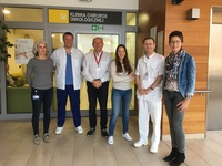 od lewej: Marielle de Graaf (pielęgniarka naukowa), dr n. med. Maciej Bobowicz, prof. Janusz Jaśkiewicz (kierownik Kliniki Chirurgii Onkologicznej), Susana Patueia (lekarz z Holandii), dr hab. Jacek Zieliński, Marleen Voorhorst-Ogink (pielęgniarka naukowa)