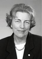 dr_krystyna_wierzchowska-renke.png