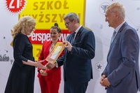 Wręczenie dyplomu dla najlepszej uczelni medycznej