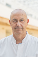 prof. Witold Rzyman, ordynator Kliniki Chirurgii Klatki Piersiowej UCK