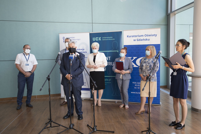 konferencja_nt._szczepień__fot._Sylwia_MierzewskaUCK_(1).jpg