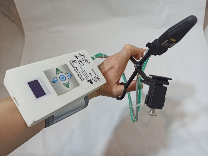 Prototyp urządzenia do skojarzonej oceny ukrwienia narządów przewodu pokarmowego - sonda z chwytakiem wraz z elektroniczną jednostką sterującą, fot. Marek Dudek