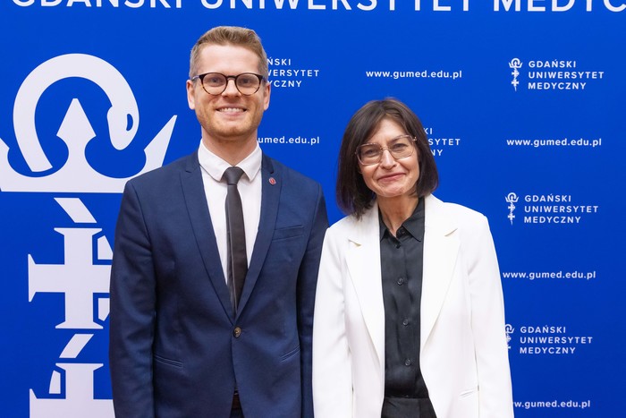 od lewej: dr Adrian Szewczyk i dr hab. Magdalena Prokopowicz, prof. uczelni