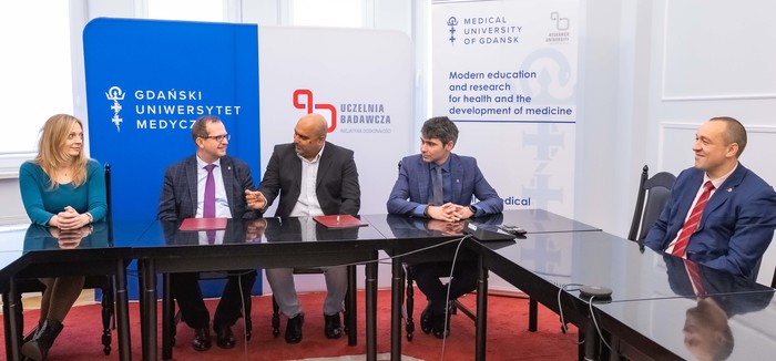 od lewej: dr hab. Anna Lass, prof. uczelni; prof. Michał Markuszewski; prof. Ravi Kant; dr hab. Maciej Grzybek, prof. uczelni; prof. Tomasz Bączek
