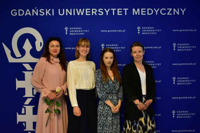 od lewej: prof. Wioletta Mędrzycka-Dąbrowska, Magdalena Lorek, Dominika Bąk, dr Katarzyna Kwiecień-Jaguś
