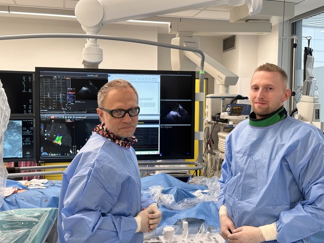 od lewej: dr Tomasz Królak, lek. Łukasz Dziurkowski