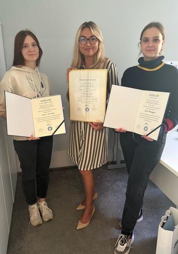 od lewej: Yevheniia Vysochyna, dr Klaudia Suligowska, Julia Dziergacz    