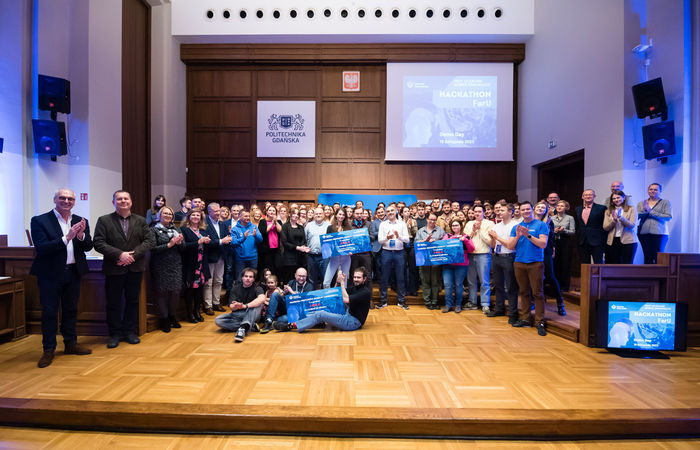 Współpraca, mentoring i rywalizacja. Pierwszy Hackathon FarU 